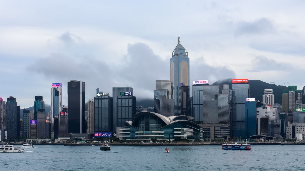 拿到香港身份后，父母、配偶和子女如何申請香港戶口