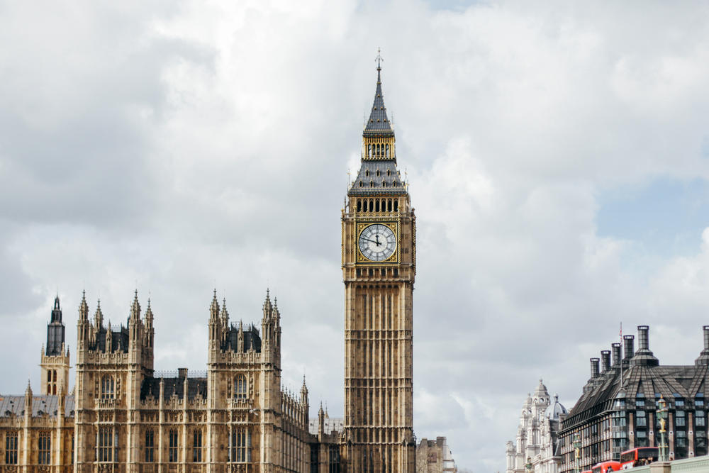 英國留學重大調整：2028年起征收“國際學生稅”